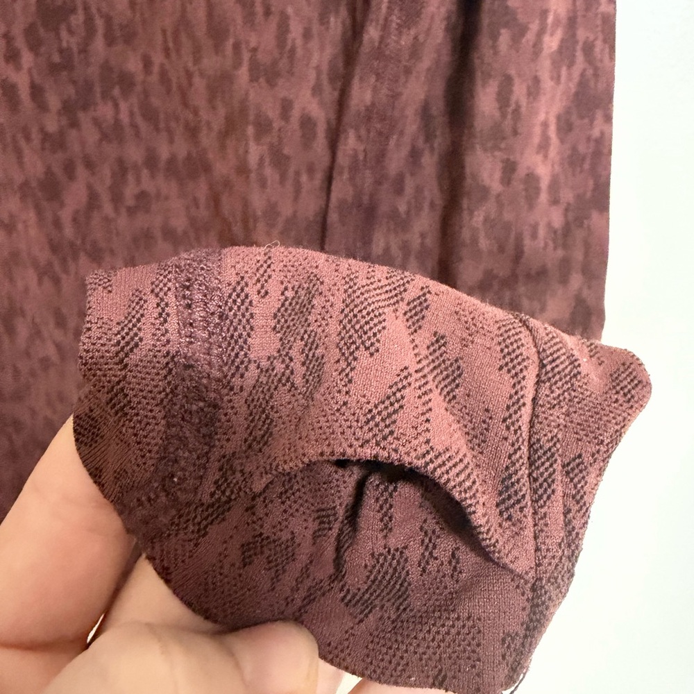 Athleta Momentum Seamless Long Sleeve Top Maroon Leopard Women’s Medium - Picture 6 of 9